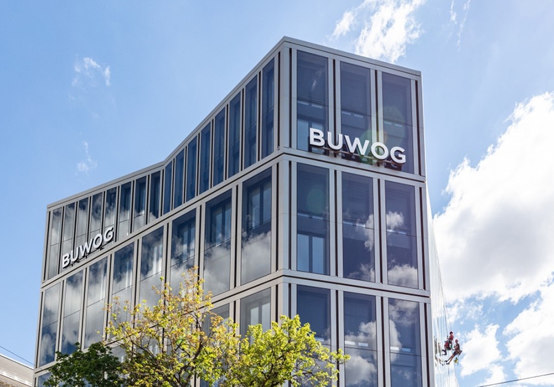 Ein Gebäude mit dem Buwog Schriftzug.