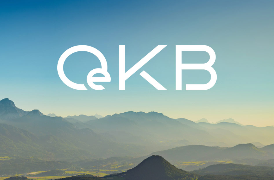 OeKB Logo vor sonniger Berglandschaft