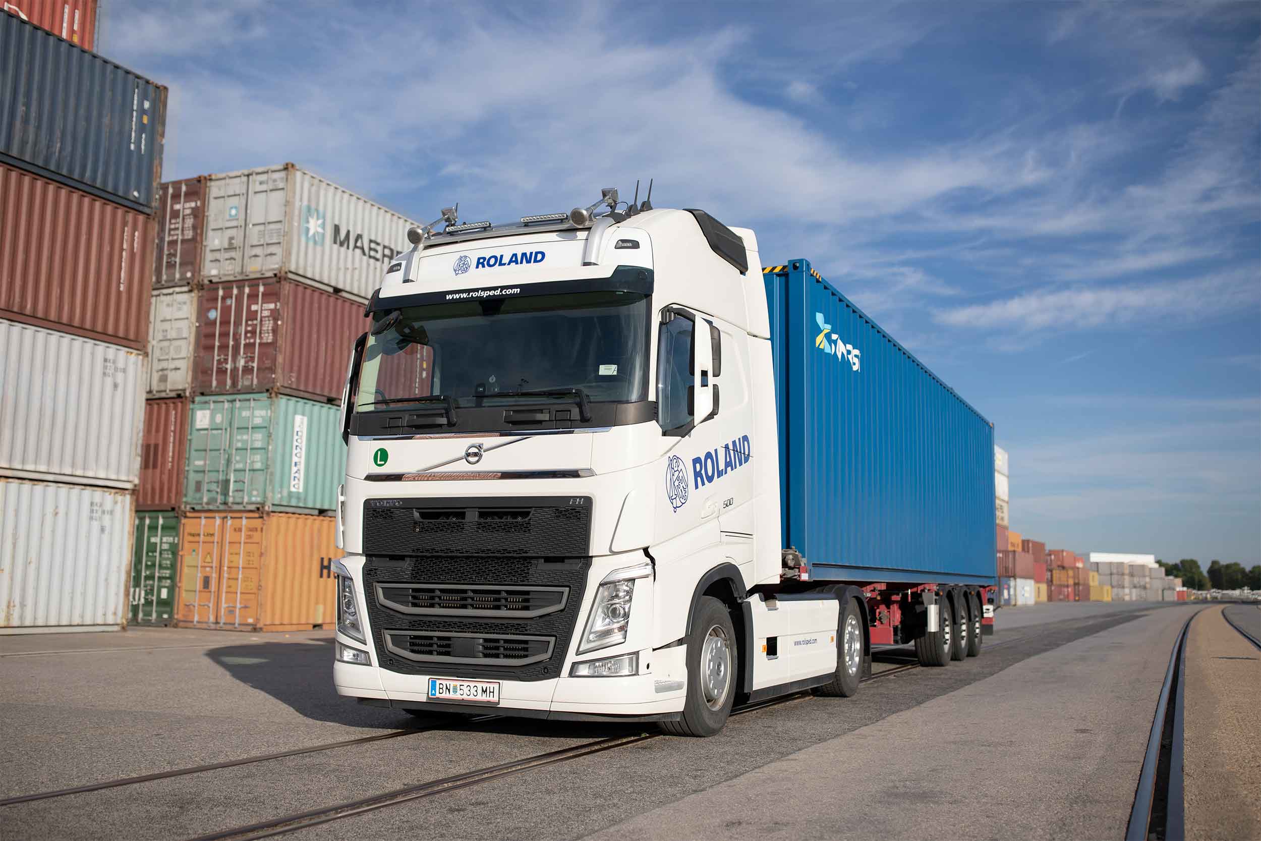 Gebrandeter LKW der Roland Spedition